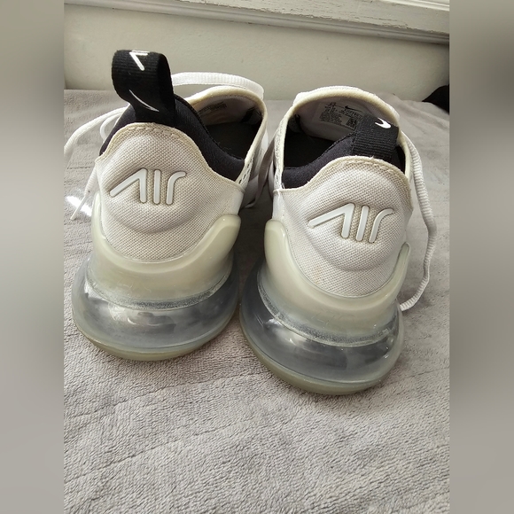 Nike Women's Air Max 270 Shoes - Picture 7 of 7